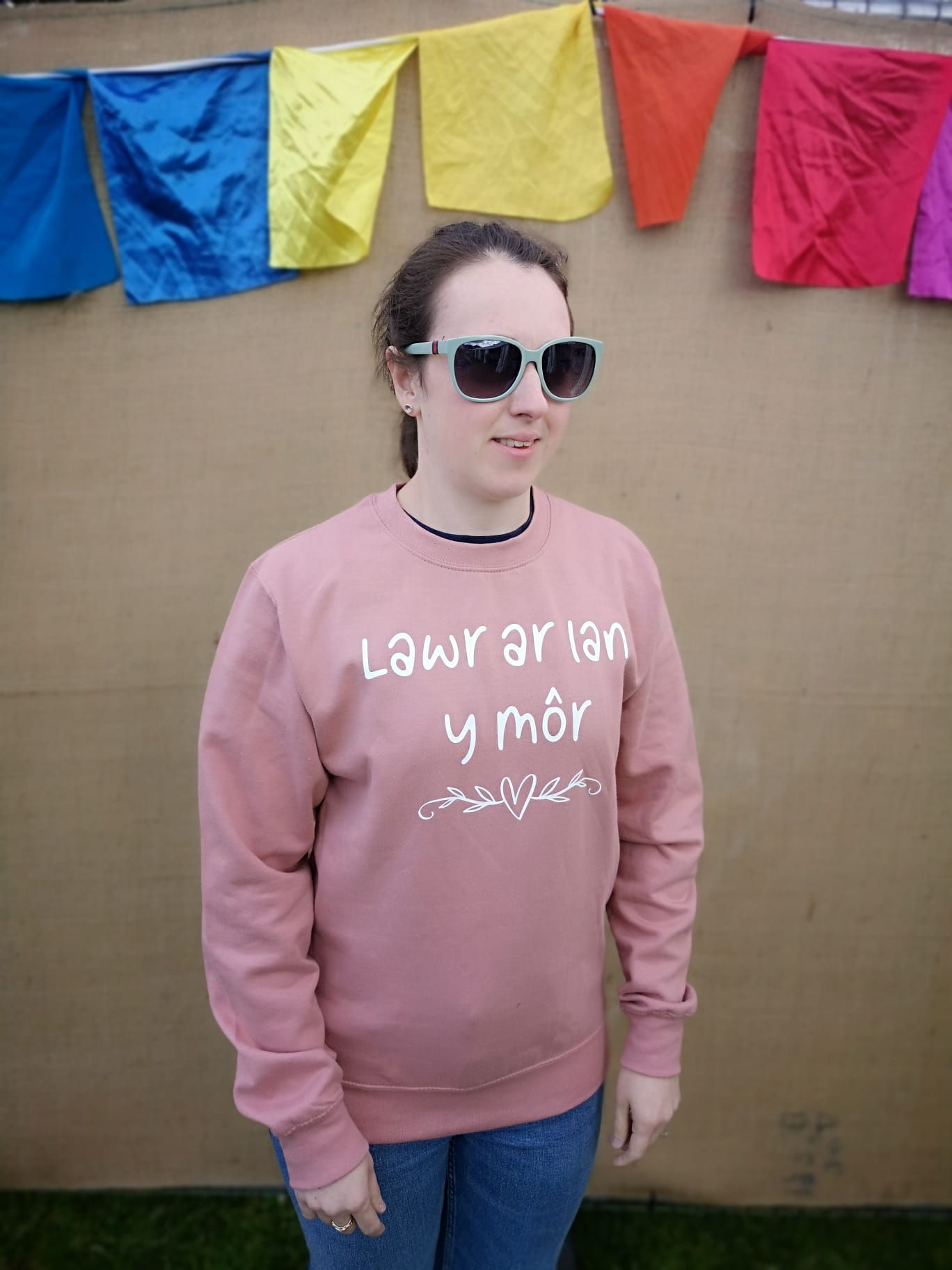 Lawr Ar Lan Y Môr Sweatshirt