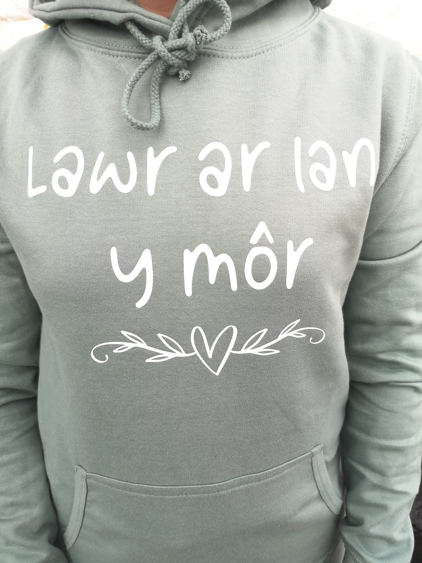 Ladies Lawr Ar Lan Y Môr Hoodie